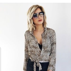 💛Leopard cheetah wrap blouse